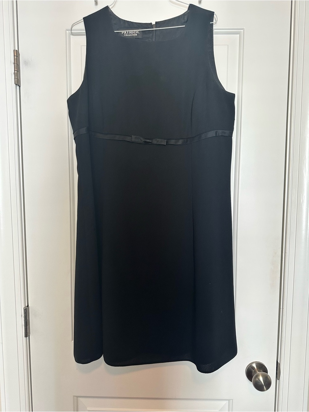 Vintage Sleeveless Classic Little Black Dress with Ribbon Waist